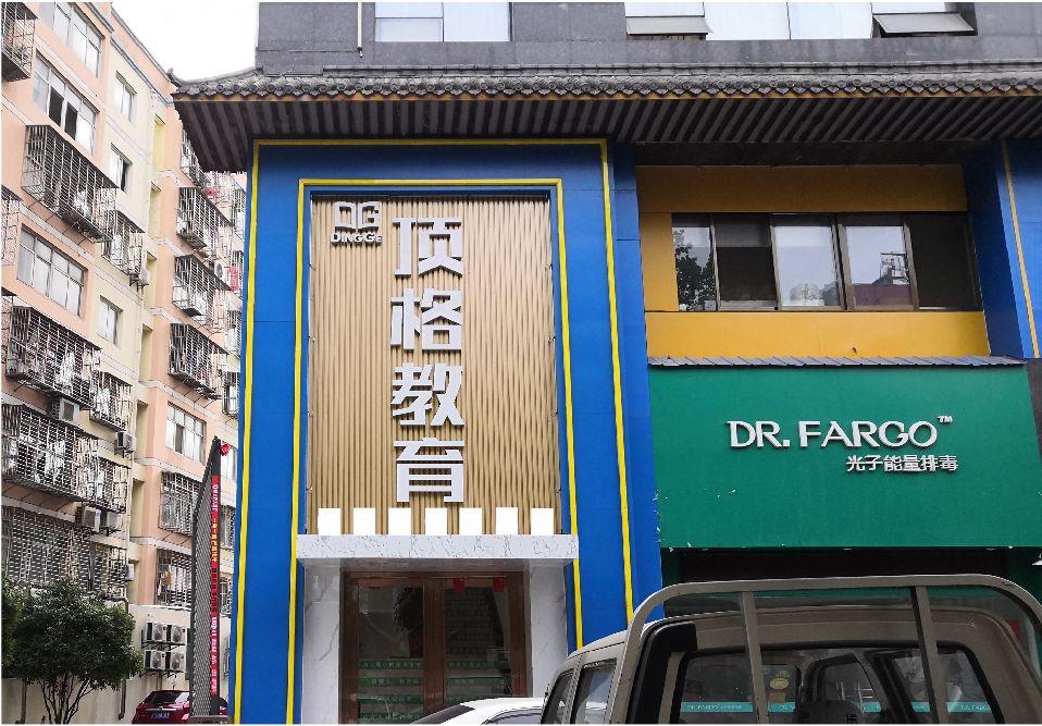 钟山门头设计要符合门店特色。